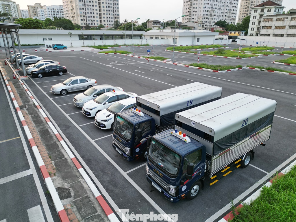 Tuy nhiên, từ 1/3 lĩnh vực này được chuyển giao về Phòng CSGT Hà Nội, các trung tâm sát hạch tại Hà Nội vẫn chưa thể hoạt động trở lại.