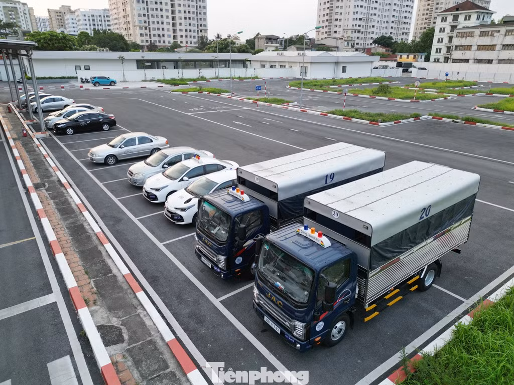 Tuy nhiên, từ 1/3 lĩnh vực này được chuyển giao về Phòng CSGT Hà Nội, các trung tâm sát hạch tại Hà Nội vẫn chưa thể hoạt động trở lại.