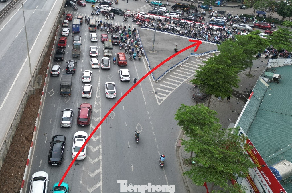 Nhiều ý kiến cho rằng đường dưới thấp (Hoàng Liệt) từ hướng bến xe Nước Ngầm vào ít xe nên tại đây còn không gian, diện tích để tổ chức một làn đường rẽ phải cho xe từ đường trên cao xuống, giảm việc phải qua nút. Nhiều ý kiến cho rằng đường dưới thấp (Hoàng Liệt) từ hướng bến xe Nước Ngầm vào ít xe nên tại đây còn không gian, diện tích để tổ chức một làn đường rẽ phải cho xe từ đường trên cao xuống, giảm việc phải qua nút.