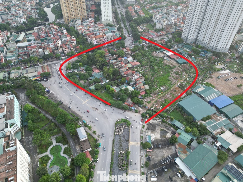 Nút giao Phạm Tu - Xa La là hạng mục của dự án đường nối từ Vành đai 3 đi khu đô thị Xa La (Hà Đông) được đầu tư bằng hình thức BT với kinh phí 1.500 tỷ đồng