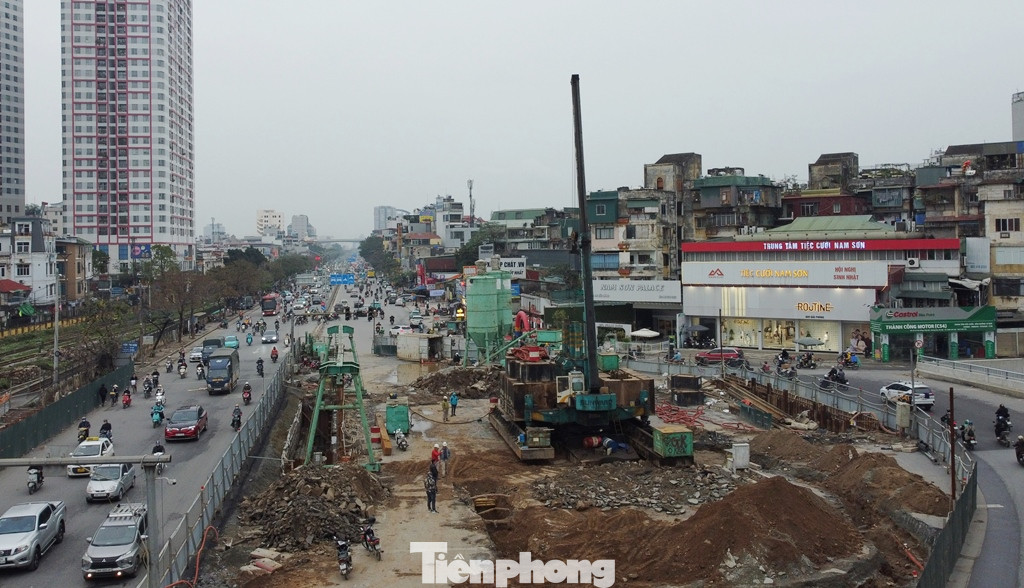 Nhiều tháng nay, các đơn vị thi công đang tập trung thi công các đốt hầm đi qua trung tâm nút giao Giải Phóng - Kim Đồng
