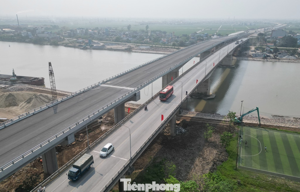 Dự án đường và cầu được đầu tư hơn 6.400 tỷ đồng, có mục tiêu tăng kết nối giữa thành phố Nam Định các huyện phía Nam với trục đường bộ ven biển Quốc gia chuẩn bị hoàn thành.