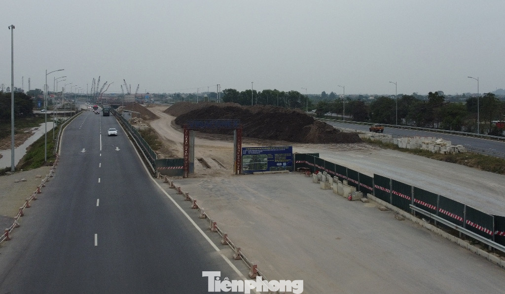 Cụ thể, công trình thi công thứ nhất là nút giao Phú Thứ (tại huyện Duy Tiên, Hà Nam) để đấu nối đường Vành đai 5 và tuyến đường song hành đi qua Hà Nam với cao tốc. Công trình thứ hai là nút giao Liêm Sơn (xã Liêm Sơn, thành phố Phủ Lý) - đấu nối các tuyến đường Quốc lộ, tỉnh lộ đi qua Hà Nam với cao tốc. Cụ thể, công trình thi công thứ nhất là nút giao Phú Thứ (tại huyện Duy Tiên, Hà Nam) để đấu nối đường Vành đai 5 và tuyến đường song hành đi qua Hà Nam với cao tốc. Công trình thứ hai là nút giao Liêm Sơn (xã Liêm Sơn, thành phố Phủ Lý) - đấu nối các tuyến đường Quốc lộ, tỉnh lộ đi qua Hà Nam với cao tốc.