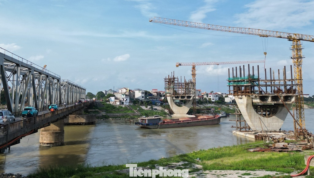 Để dỡ bỏ cầu cũ đã xuống cấp, quá tải lưu lượng xe và nâng cao độ tĩnh không cho tàu thuyền hoạt động, tháng 7/2024 Bộ Xây dựng và thành phố Hà Nội đã thống nhất khởi công dự án cầu Đuống mới. Công trình có tiến độ hoàn thành năm 2025.