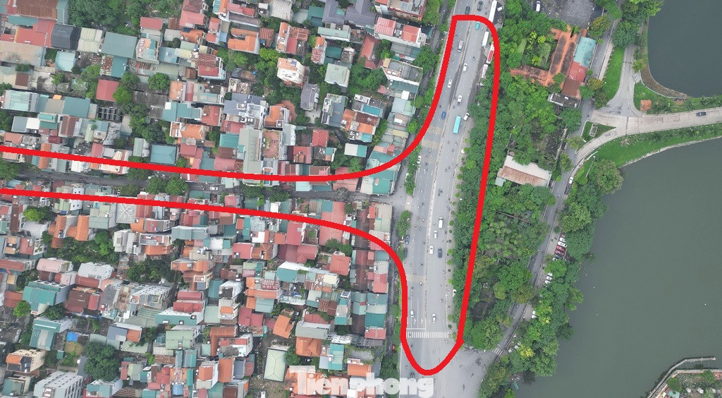 Nguyên nhân được xác định, do mặt bằng đường dự án dài khoảng 2 km và nút giao với đường Nghi Tàm đi qua khu vực dân cư, chưa được giải phóng mặt bằng.