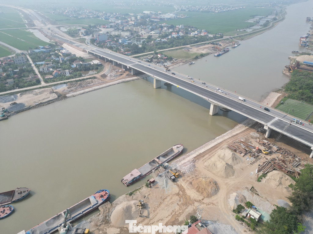 Cầu Lạc Quần mới là một trong những hạng mục quan trọng của dự án xây dựng tuyến đường bộ Nam Định - Lạc Quần - đường bộ ven biển.