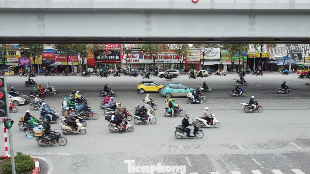 Đây cũng là nguyên nhân làm dự án hầm chui và đường dẫn tăng chi phí xây dựng lên đến hơn 2.900 tỷ đồng, riêng công trình hầm chui là hơn 1.400 tỷ đồng (cao nhất trong 3 hầm chui đã xây dựng dọc Vành đai 3 là Thanh Xuân, Lê Văn Lương, Trung Hòa). Đây cũng là nguyên nhân làm dự án hầm chui và đường dẫn tăng chi phí xây dựng lên đến hơn 2.900 tỷ đồng, riêng công trình hầm chui là hơn 1.400 tỷ đồng (cao nhất trong 3 hầm chui đã xây dựng dọc Vành đai 3 là Thanh Xuân, Lê Văn Lương, Trung Hòa).