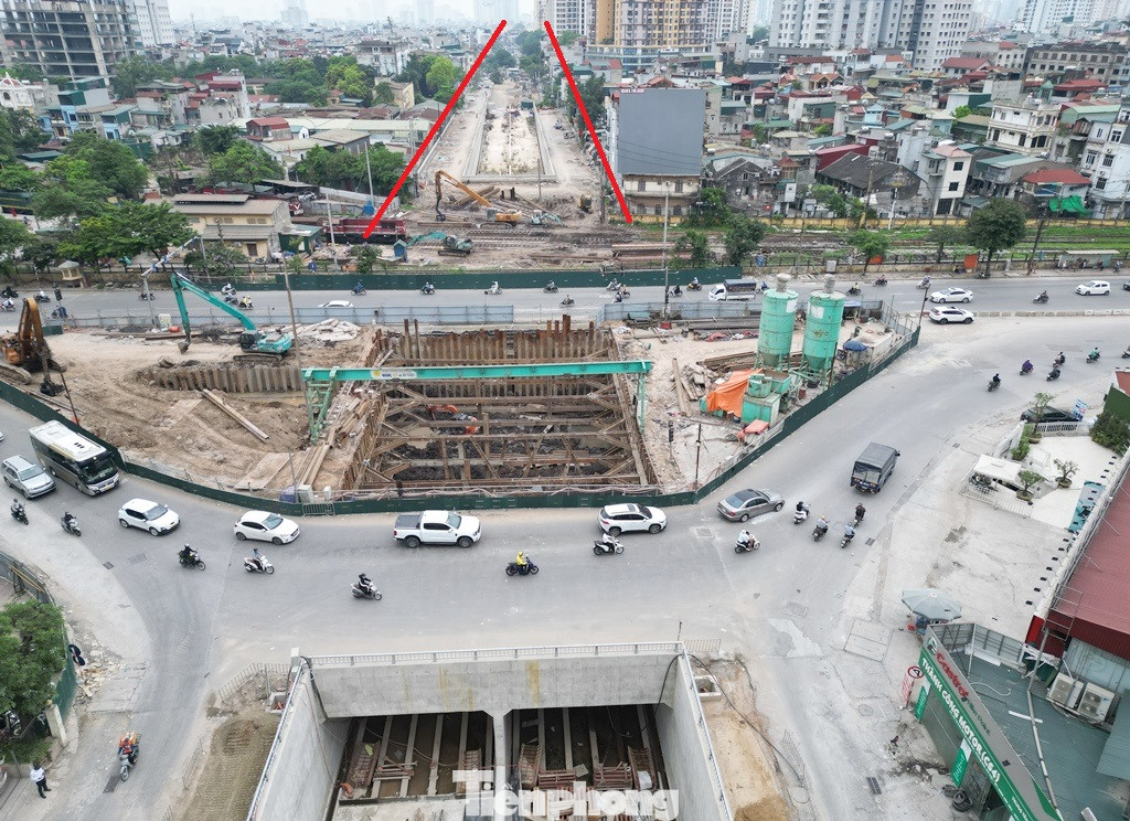 Đại diện Ban QLDA đầu tư xây dựng công trình giao thông Hà Nội cho biết, hiện phần dự án bao gồm đường dẫn lên xuống hầm, các đốt hầm kín và hầm hở phía Định Công có ký hiệu từ U1A đến U19A đã thi công xong cơ bản (khu vực đường màu đỏ). Đại diện Ban QLDA đầu tư xây dựng công trình giao thông Hà Nội cho biết, hiện phần dự án bao gồm đường dẫn lên xuống hầm, các đốt hầm kín và hầm hở phía Định Công có ký hiệu từ U1A đến U19A đã thi công xong cơ bản (khu vực đường màu đỏ).