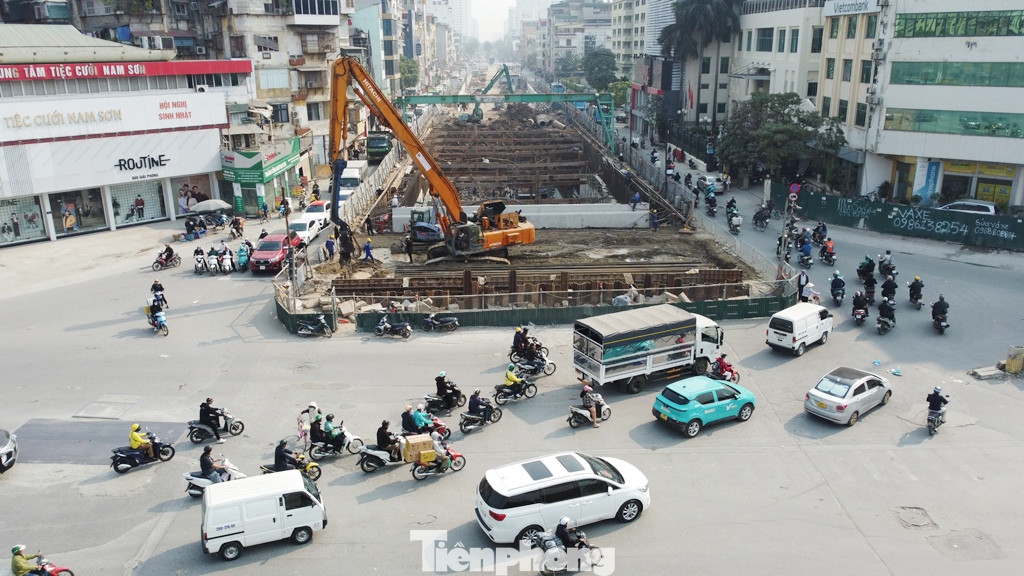 Sáng 6/1, nút giao hướng đi Kim Đồng không còn tình trạng ùn tắc kéo dài vào giờ cao điểm.