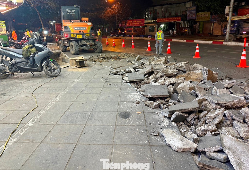 Đánh giá về việc có thêm một làn xe tại đây, Ban Duy tu Hà Nội cho biết, thay vì đến nút giao phương tiện phải chờ đèn đỏ hoặc bị các xe đi thẳng chắn ngang; khi có thêm làn xe được mở rộng, ô tô, xe máy đến đây sẽ có một làn riêng để rẽ phải sang đường Xuân Thủy, giảm sự chờ đợi, ùn ứ.