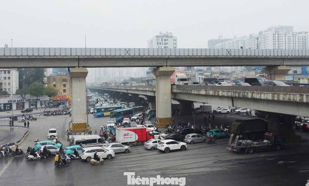 Ùn ứ giao thông tại trung tâm nút Thanh Xuân vào 9h sáng 18/1.