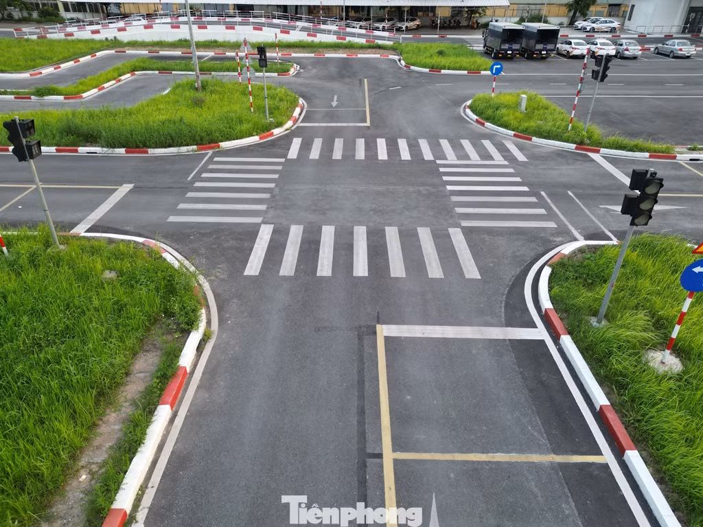 Hệ thống hạ tầng, trang thiết bị điện tử được lắp tại sân bãi sát hạch cũng để không nhiều tháng.