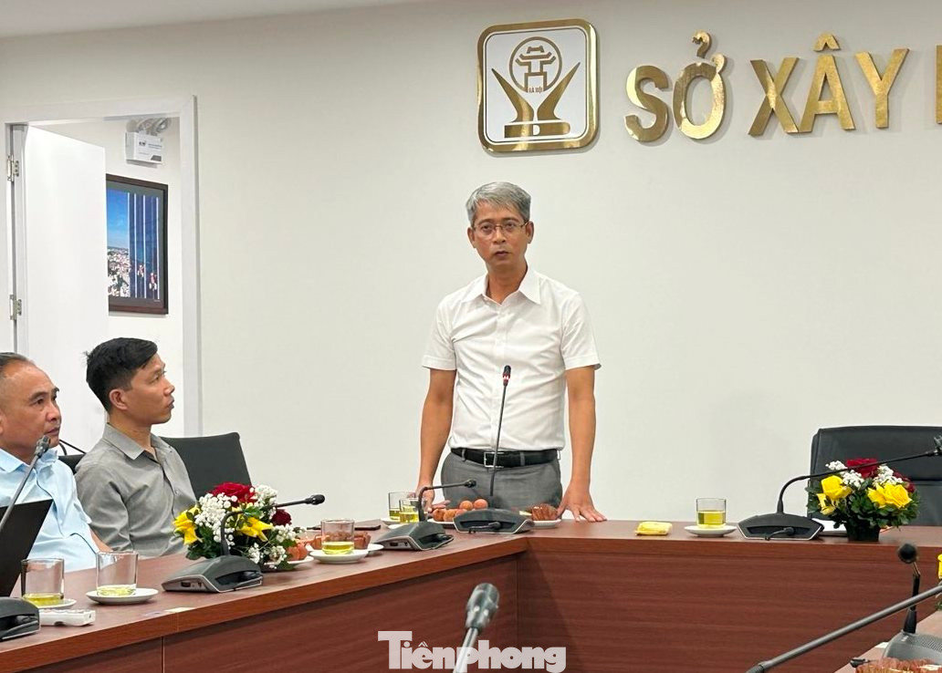 Ông Nguyễn Anh Dũng, Trưởng phòng Kinh tế, Sở Xây dựng trả lời trao đổi của PV Tiền Phong. Ảnh: Trọng Đảng