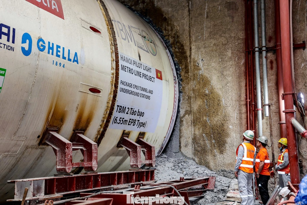 Rô bốt đào hầm thứ 2 bắt đầu đào hầm tại dự án metro Nhổn - ga Hà Nội. Rô bốt đào hầm thứ 2 bắt đầu đào hầm tại dự án metro Nhổn - ga Hà Nội.