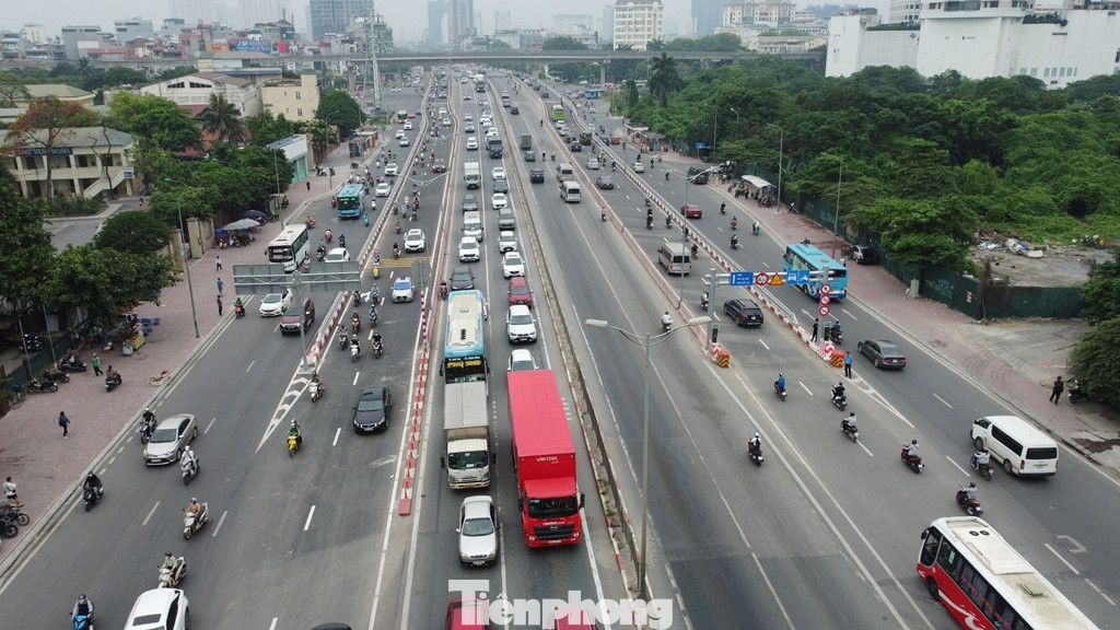 HĐND thành phố Hà Nội đang lấy ý kiến người dân về dự thảo Nghị quyết "Phí sử dụng đường bộ cao tốc đối với phương tiện lưu thông trên đường bộ cao tốc thuộc sở hữu toàn dân do thành phố quản lý”. HĐND thành phố Hà Nội đang lấy ý kiến người dân về dự thảo Nghị quyết "Phí sử dụng đường bộ cao tốc đối với phương tiện lưu thông trên đường bộ cao tốc thuộc sở hữu toàn dân do thành phố quản lý”.
