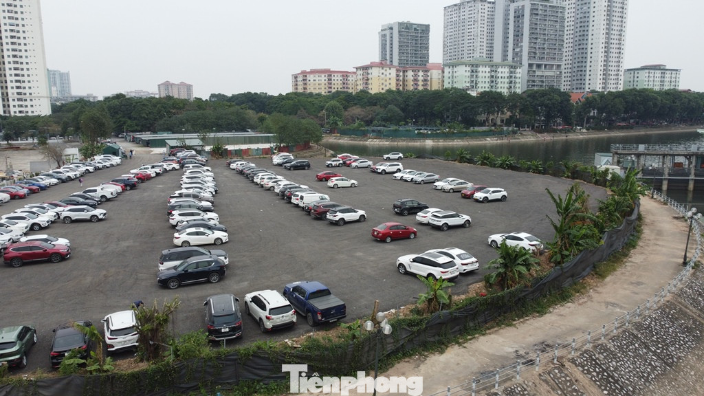 Qua kiểm tra 4 bãi xe trên, chỉ có một bãi xe có người đại diện ra làm việc và ký các biên bản với cơ quan chức năng, 3 bãi xe còn lại người đại diện không ra làm việc. Qua kiểm tra 4 bãi xe trên, chỉ có một bãi xe có người đại diện ra làm việc và ký các biên bản với cơ quan chức năng, 3 bãi xe còn lại người đại diện không ra làm việc.