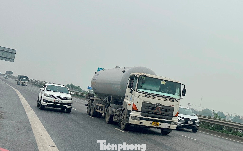 Lượng xe lưu thông trên cao tốc Bắc - Nam đoạn Hà Nội - Ninh Bình được thống kê là cao nhất miền Bắc (từ 105.000 - 110.000 xe/ngày). Khi lưu thông trên cao tốc Cao Bồ - Mai Sơn có 2 làn đường nhưng xe vẫn phải chạy thành 3 làn để tránh bị dồn ứ.