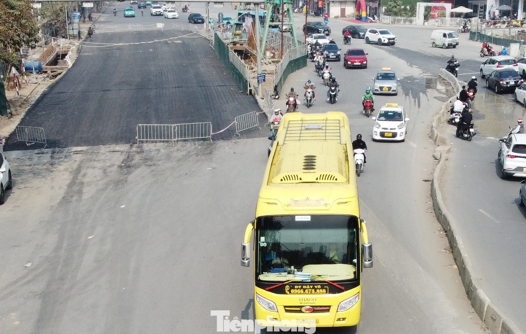 Chủ đầu tư dự án hầm chui Vành đai 2,5 là Ban QLDA đầu tư xây dựng công trình giao thông thành phố Hà Nội cho biết, hiện một nửa các đốt hầm chui qua nút giao Giải Phóng - Kim Đồng nằm trên chiều đường Giải Phóng chiều ra Pháp Vân đã hoàn thành, đơn vị thi công đang thảm, hoàn trả mặt đường.