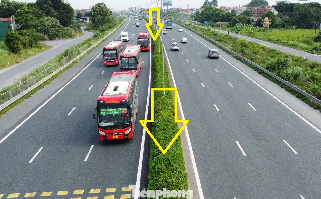 Lý do của việc này, nhà đầu tư là Cty CP đầu tư BOT Pháp Vân – Cầu Giẽ cho biết, hiện quỹ đất ở dải phân cách giữa không còn, chỉ đủ để trồng cỏ và dựng bờ tôn lượn sóng ngăn cách hai chiều đường.