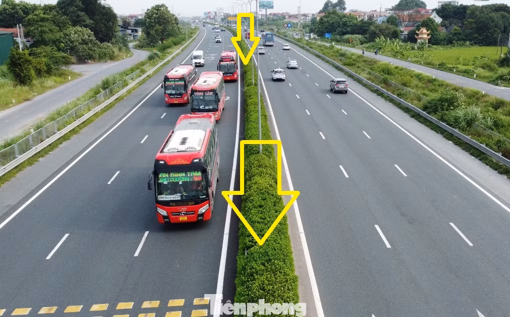 Lý do của việc này, nhà đầu tư là Cty CP đầu tư BOT Pháp Vân – Cầu Giẽ cho biết, hiện quỹ đất ở dải phân cách giữa không còn, chỉ đủ để trồng cỏ và dựng bờ tôn lượn sóng ngăn cách hai chiều đường.
