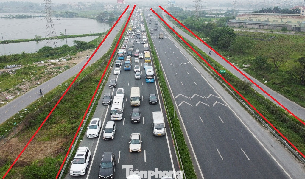 Theo đó, nhà đầu tư sẽ xây 2 nguyên đơn cầu cạn ở khoảng đất lưu không hai bên cánh gà và chạy song song với đường cao tốc