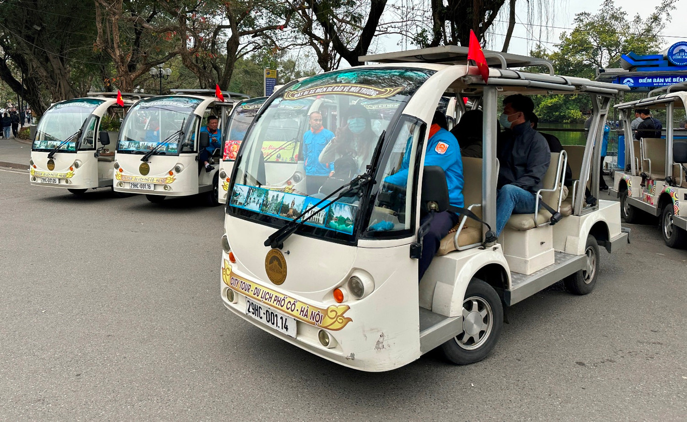 Theo quy định mới (Nghị định 165/2024), xe ô tô điện 4 bánh có gắn động cơ từ 15/2 chỉ được phép hoạt động trên các tuyến đường có biển hạn chế tốc độ tối đa đến 30km/h. Theo quy định mới (Nghị định 165/2024), xe ô tô điện 4 bánh có gắn động cơ từ 15/2 chỉ được phép hoạt động trên các tuyến đường có biển hạn chế tốc độ tối đa đến 30km/h.