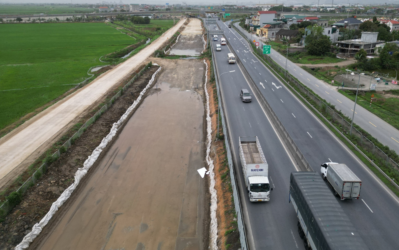 Do cao tốc Cao Bồ - Mai Sơn đang quá tải phương tiện, thường xuyên xảy ra ùn tắc vào dịp nghỉ lễ, cuối tuần, nên dự án được thi công với hình thức "dự án trọng điểm", có thời gian hoàn thành năm 2026.
