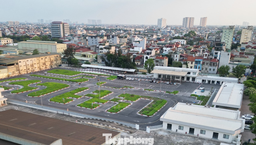 Lý giải cho việc này, đại diện Phòng CSGT Hà Nội cho biết do công tác đào tạo nhân sự và công tác tổ chức đấu thầu, ký hợp đồng giữa các trung tâm với cơ quan quản lý cần có thời gian chuẩn bị và thực hiện.