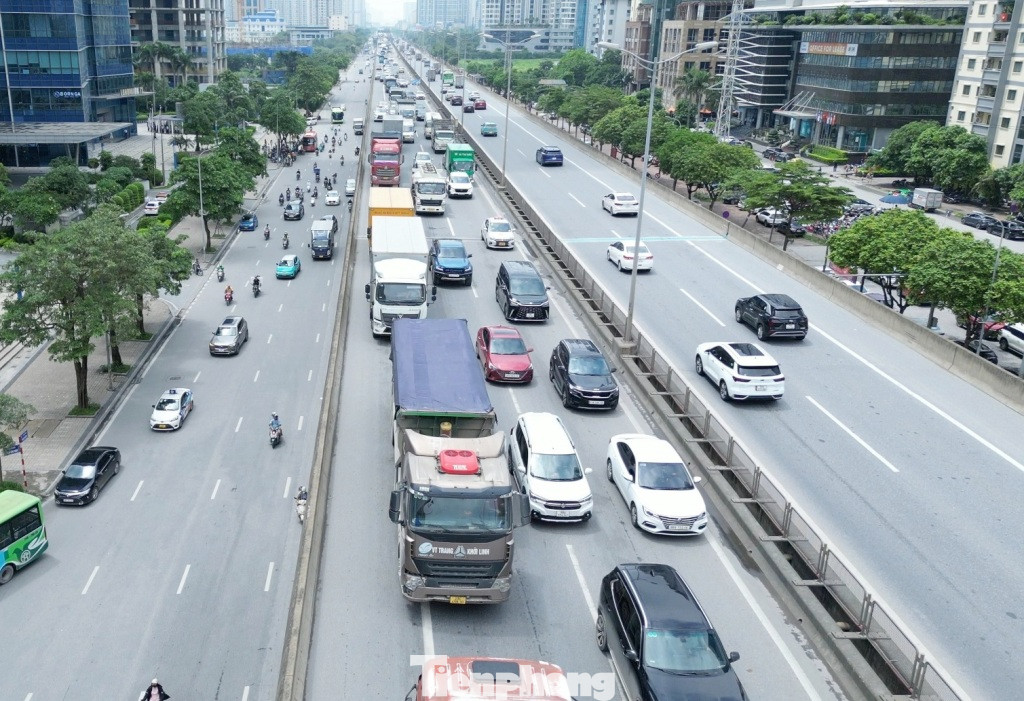Tuyến Vành đai 3 trên cao từ cầu Thanh Trì đến cầu Thăng Long dài 25 km, nếu thu phí, ô tô phải đóng thấp nhất là 22.500, cao nhất 132.000 đồng Tuyến Vành đai 3 trên cao từ cầu Thanh Trì đến cầu Thăng Long dài 25 km, nếu thu phí, ô tô phải đóng thấp nhất là 22.500, cao nhất 132.000 đồng