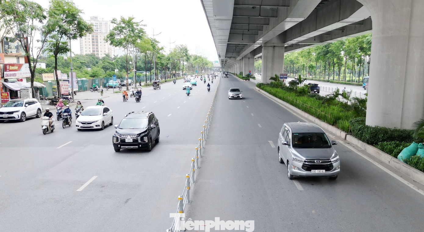 Một số chuyên gia giao thông cho rằng, phương án phân làn, tách dòng xe trên chỉ phù hợp vào ngoài khung giờ cao điểm - khi lưu lượng xe, đặc biệt là ô tô di chuyển ít.