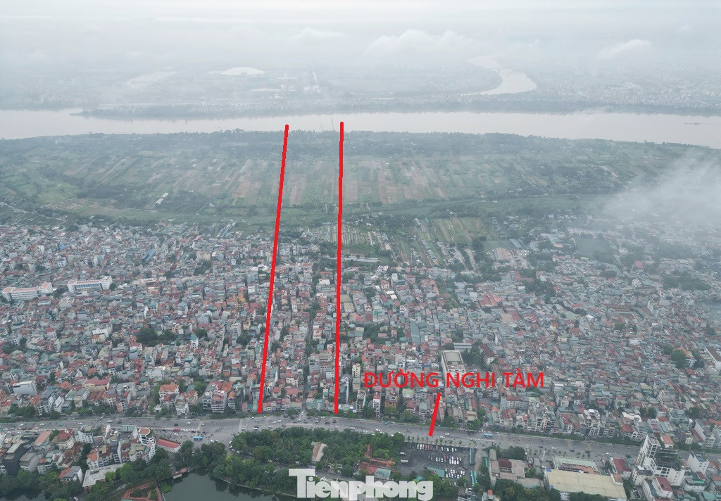 Tuy nhiên với khu vực nội thành, sau gần 1 tháng khởi công, hiện dự án cầu Tứ Liên phía trên địa bàn quận Tây Hồ vẫn chưa thi công ở hiện trường.