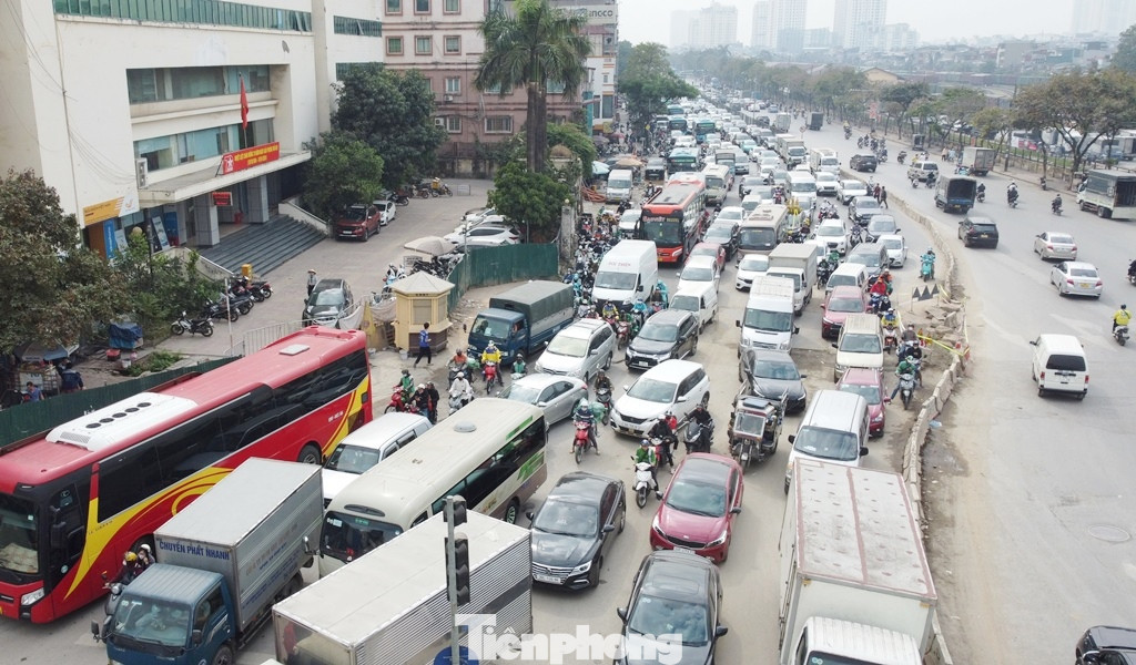 Việc dự án hoàn thành một phần thi công ở nút giao và thu một bên hàng rào nhằm giảm áp lực giao thông tại nút giao và đường Giải Phóng.