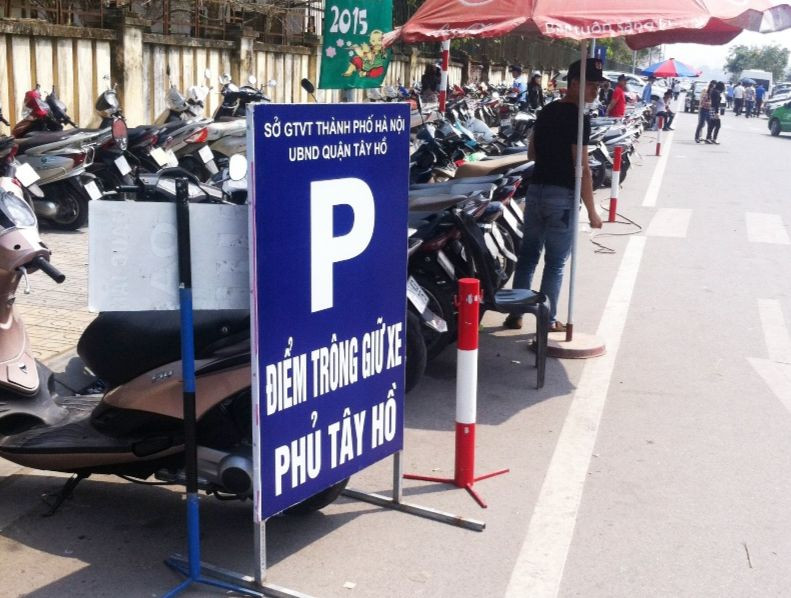 Hoạt động trông giữ xe ở lòng đường tại Hà Nội. Hoạt động trông giữ xe ở lòng đường tại Hà Nội.