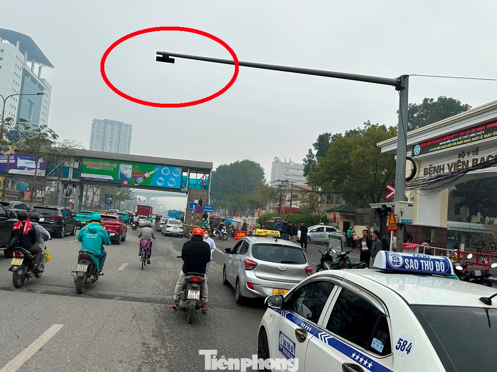 Tại đây các nút giao có camera xử phạt nguội, trong tháng 1/2025, CSGT Hà Nội đã phát hiện và tiến hành xử phạt nguội 288 trường hợp ô tô vi phạm.