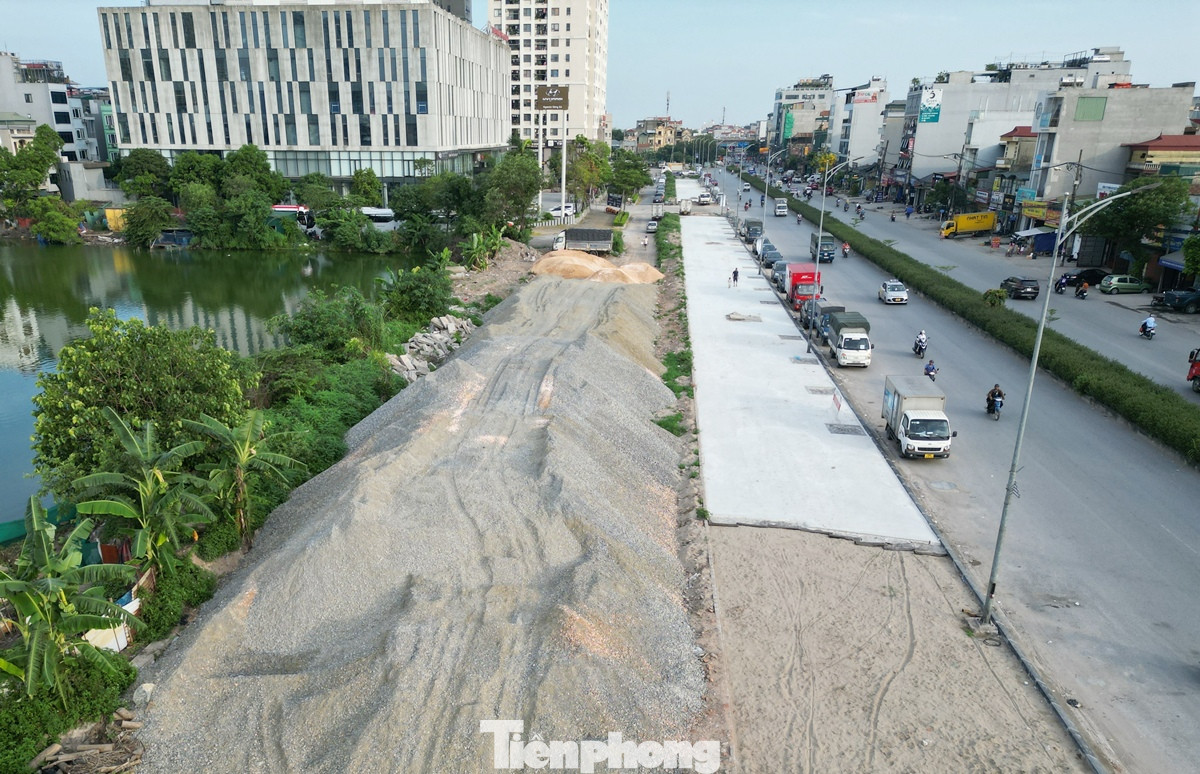 Tại quận Hoàng Mai, hiện Ban Quản lý dự án (QLDA) đầu tư xây dựng quận - đại diện UBND quận triển khai hơn 100 dự án đầu tư phát triển hạ tầng bằng ngân sách.