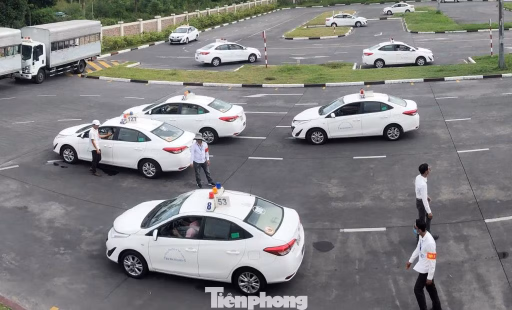 Thi sát hạch ở một Trung tâm sát sạch, cấp GPLX tại Hà Nội.