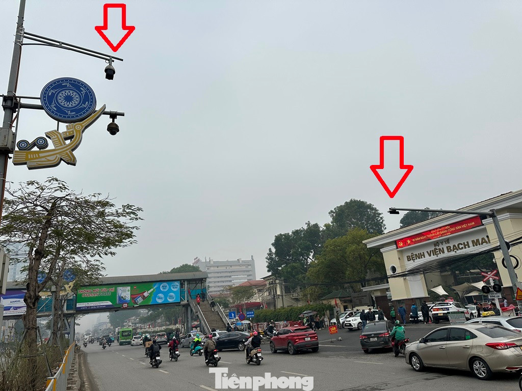 Tại đây hiện đang có nhiều vị trí - "mắt" camera được lắp đặt, trong đó có ở cột biển báo tay vươn và ở thân cột đèn ở dải phân cách giữa giám sát, ghi nhận hình ảnh toàn bộ xe qua lại, dừng đỗ.