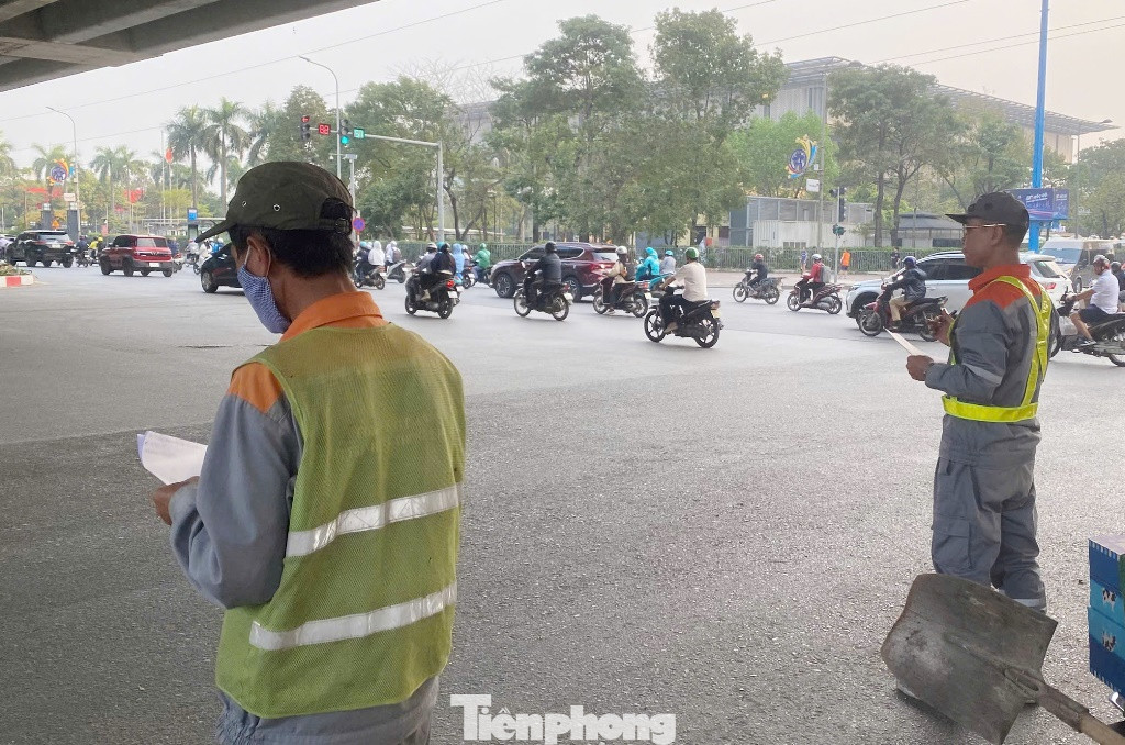 Từ thực tế trên, Sở Xây dựng đã giao cho Ban Duy tu các công trình hạ tầng giao thông phối hợp với các đơn vị nghiệp vụ thực hiện đếm lưu lượng xe qua lại các hướng tại nút giao. Từ thực tế trên, Sở Xây dựng đã giao cho Ban Duy tu các công trình hạ tầng giao thông phối hợp với các đơn vị nghiệp vụ thực hiện đếm lưu lượng xe qua lại các hướng tại nút giao.