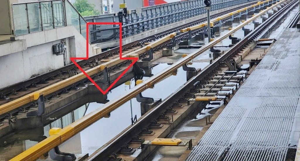 Các hư hỏng tại ga Yên Nghĩa không kịp thời được xử lý đã làm ảnh hưởng đến việc đi tàu của hành khách, làm giảm chất lượng dịch vụ vận tải công cộng, cùng với đó sự việc này còn làm cho công trình đắt tiền của nhà nước bị ngâm trong nước mưa, nguy cơ xuống cấp trầm trọng hơn. Các hư hỏng tại ga Yên Nghĩa không kịp thời được xử lý đã làm ảnh hưởng đến việc đi tàu của hành khách, làm giảm chất lượng dịch vụ vận tải công cộng, cùng với đó sự việc này còn làm cho công trình đắt tiền của nhà nước bị ngâm trong nước mưa, nguy cơ xuống cấp trầm trọng hơn.