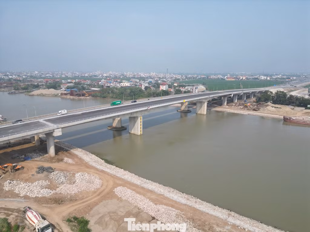 Dự án cầu đang đáp ứng tiến độ và sẽ được thông xe, đưa vào sử dụng vào quý II/2025.
