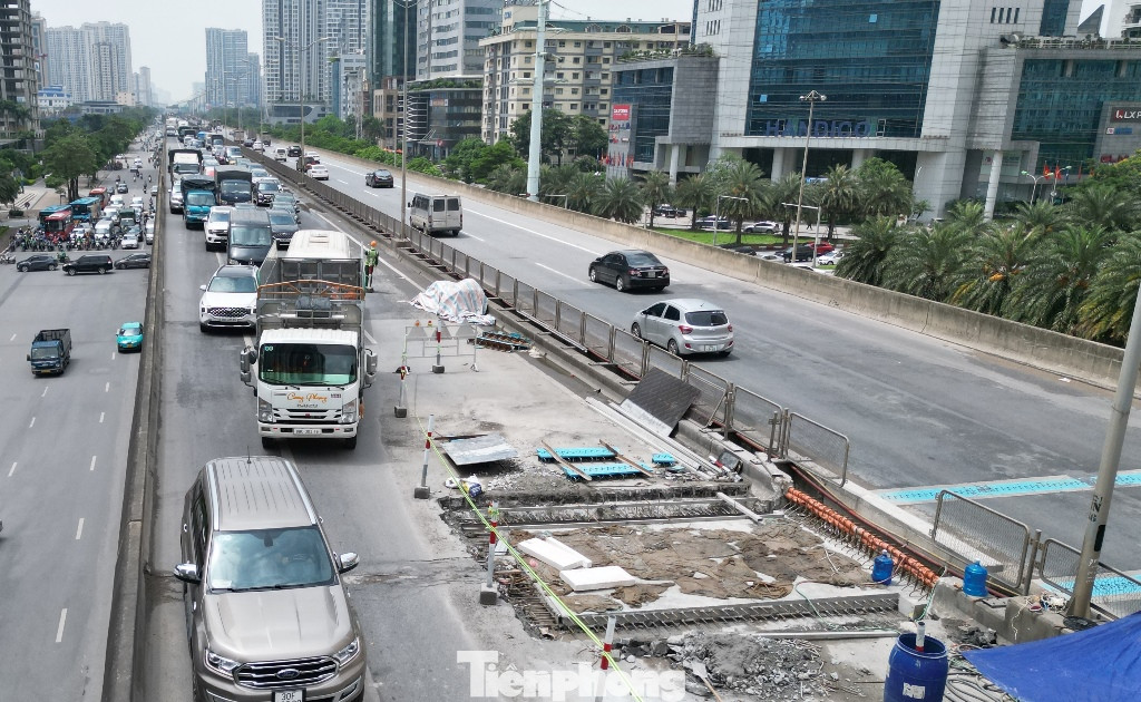 Sau khi hoàn hoàn thành giai đoạn 1 (đoạn Mai Dịch - Big C), Sở Xây dựng vừa cho phép Ban Duy tu các công trình hạ tầng giao thông và các đơn vị có liên quan tiến hành sửa chữa mặt đường và khe co giãn chiều đường ngược lại (Bic C - Mai Dịch).