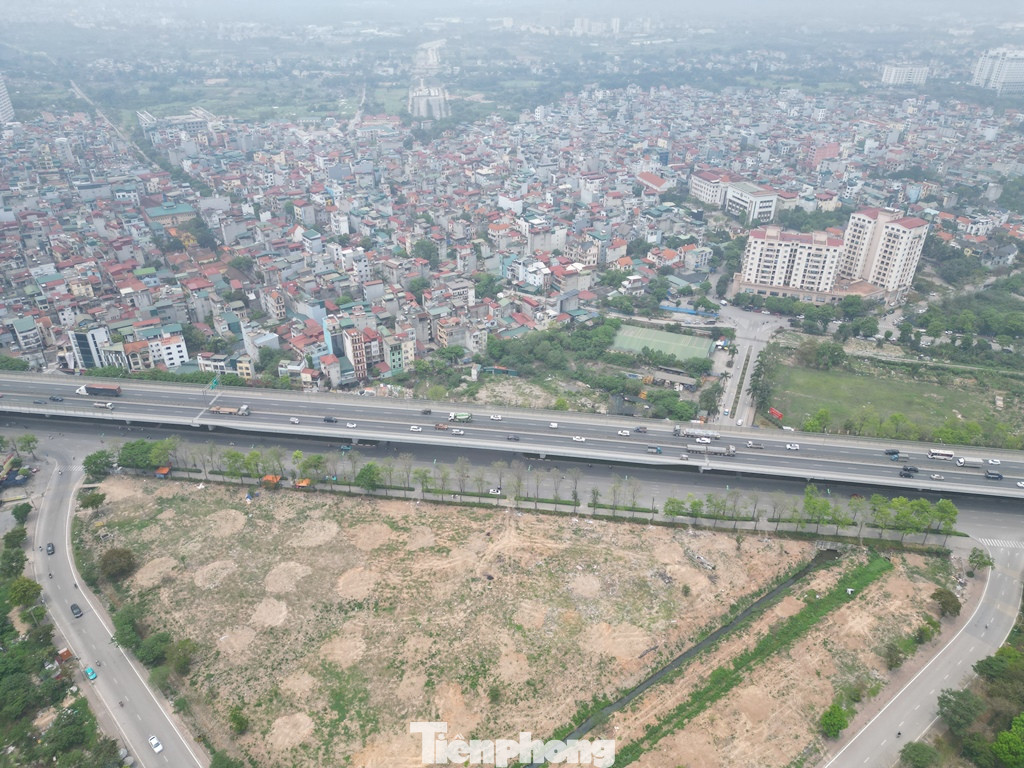 Kích thước mặt cắt ngang hầm rộng khoảng 27,6m; đường đầu hầm rộng khoảng 60,5m; xây dựng đồng bộ hệ thống hạ tầng kỹ thuật, kết nối với hạ tầng của khu vực.