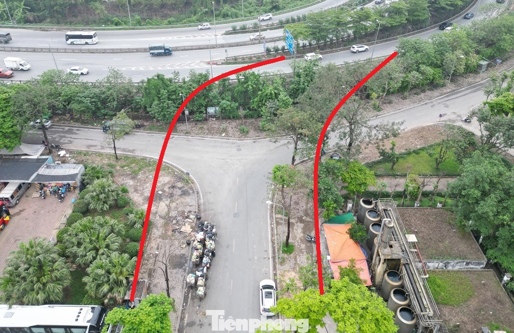 Phương án cải tạo và tổ chức giao thông theo phương án nêu trên được đánh giá khả thi vì chỉ việc xén, mở một đoạn hàng rào cuối ngõ 15 để thông ra cao tốc.