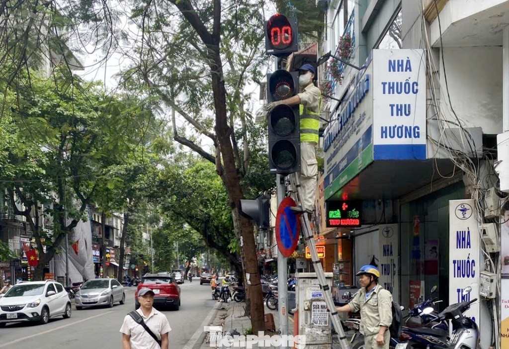 Chỉnh trang lại hệ thống cột đèn tín hiệu... Chỉnh trang lại hệ thống cột đèn tín hiệu...