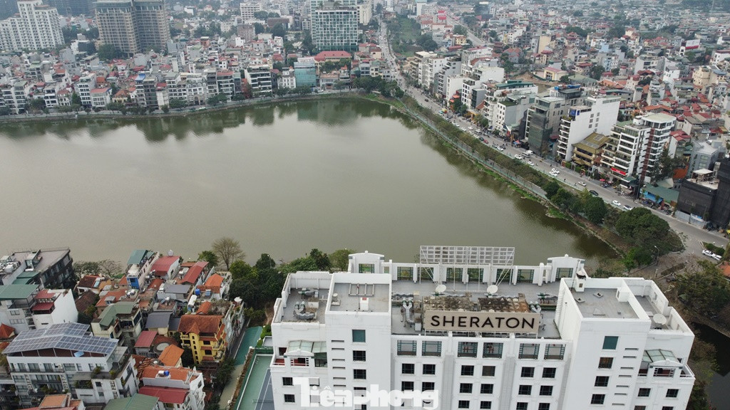 Riêng đoạn qua khách sạn Sheraton đường Quảng An - Từ Hoa có hình chữ U. Riêng đoạn qua khách sạn Sheraton đường Quảng An - Từ Hoa có hình chữ U.