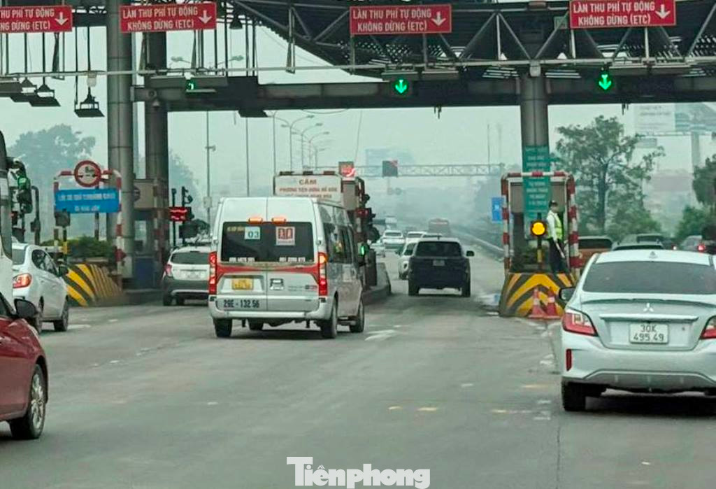Với đoạn cao tốc Pháp Vân - Cầu Giẽ do xảy ra ùn ứ kéo dài, thời điểm từ 9h, Đội Đội Tuần tra kiểm soát giao thông đường bộ cao tốc số 3 đã đề nghị đơn vị quản lý trạm thu phí tại đây mở thanh chắn để xe lưu thoát nhanh hơn. Sau đó đơn vị quản lý trạm đã thực hiện ngay, giảm thời gian xe phải lưu thông chậm qua trạm thu phí.