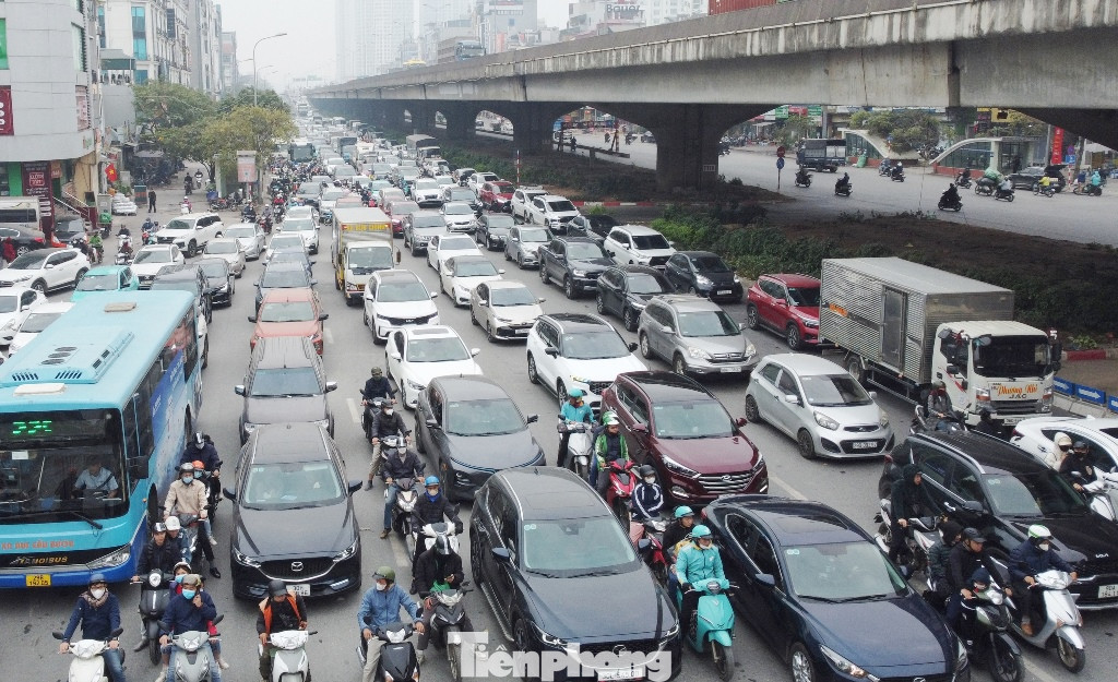 Đánh giá thực trạng giao thông tại nút giao, Sở GTVT Hà Nội cho biết, trong những năm gần đây, lưu lượng giao thông trên các trục đường Hoàng Quốc Việt cũng như trục đường Vành đai 3 không ngừng gia tăng, thường xuyên ùn tắc, do vậy việc đầu tư xây dựng cải tạo nút giao Hoàng Quốc Việt - Vành đai 3 là hết sức cần thiết. Đánh giá thực trạng giao thông tại nút giao, Sở GTVT Hà Nội cho biết, trong những năm gần đây, lưu lượng giao thông trên các trục đường Hoàng Quốc Việt cũng như trục đường Vành đai 3 không ngừng gia tăng, thường xuyên ùn tắc, do vậy việc đầu tư xây dựng cải tạo nút giao Hoàng Quốc Việt - Vành đai 3 là hết sức cần thiết.