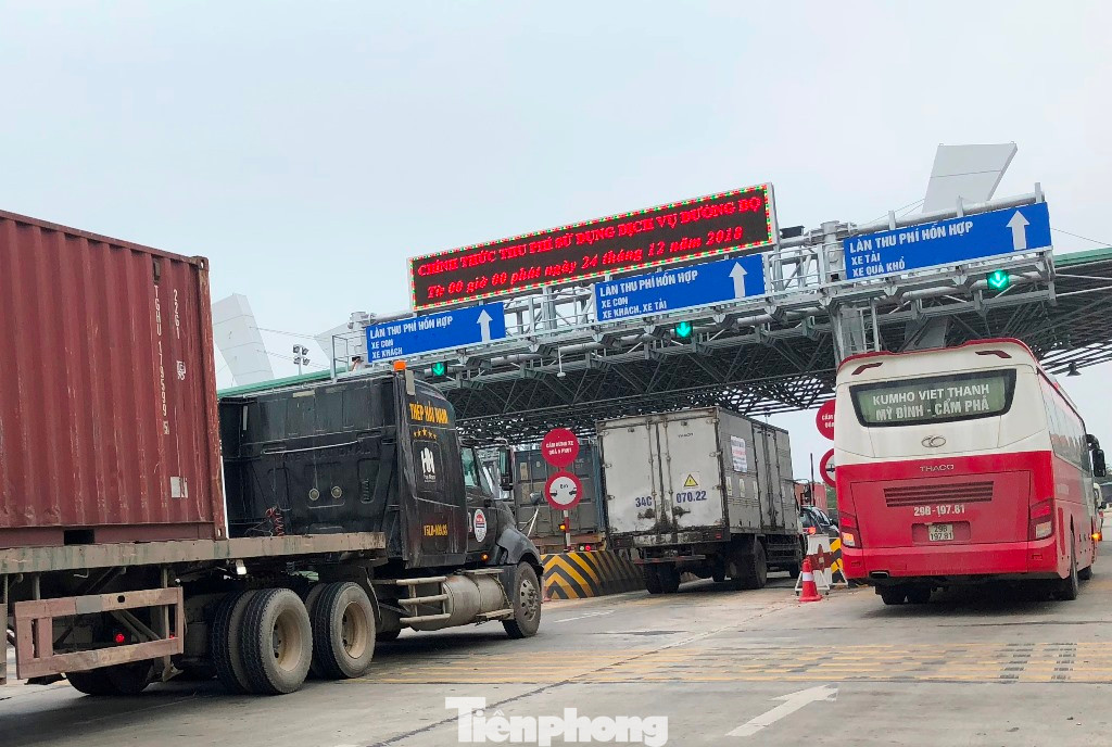 Đối với đoạn từ Nội Bài đi Bắc Ninh phương tiện đi được miễn phí, còn đoạn Bắc Ninh - Hải Dương - Quảng Ninh phương tiện đang phải trả phí BOT qua trạm thu phí Phả Lại.