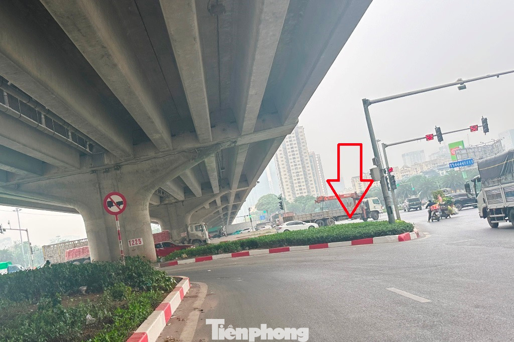 Trước thực tế trên, để mở rộng nút giao, giảm xung đột, Sở Xây dựng vừa có văn bản yêu cầu Ban Duy tu các công trình giao thông (đơn vị thuộc Sở Xây dựng) tiến hành xén dải phân cách giữa để mở rộng lòng nút giao Trung Hòa.