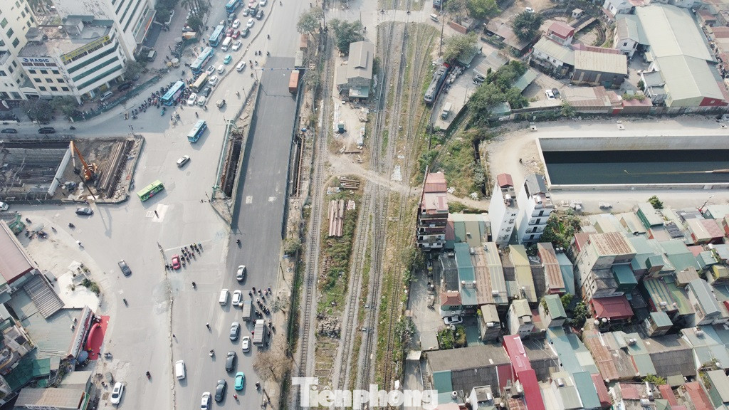 Toàn cảnh công trường dự án hầm chui Vành đai 2,5 qua nút giao Giải Phóng - Kim Đồng đang thi công